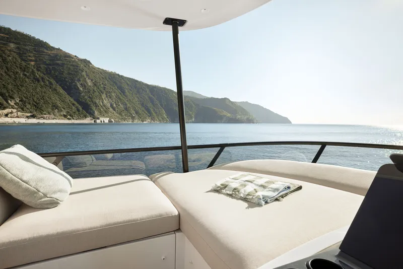 Slide: The Image of Azimut 62 FLY 2026 - 6109838