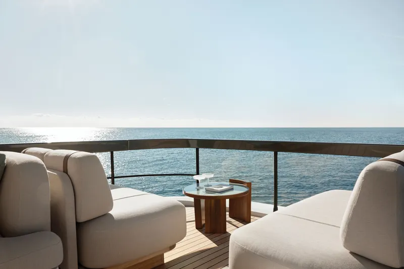Slide: The Image of Azimut 62 FLY 2026 - 6109839