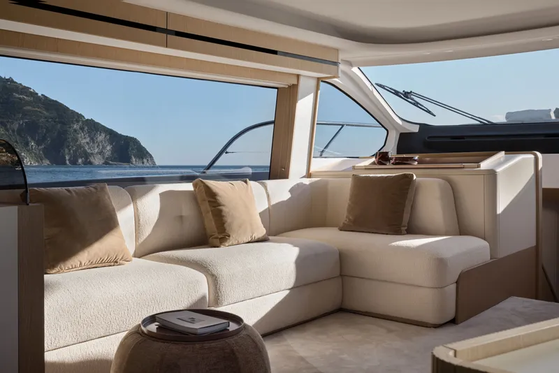 Slide: The Image of Azimut 62 FLY 2026 - 6109850