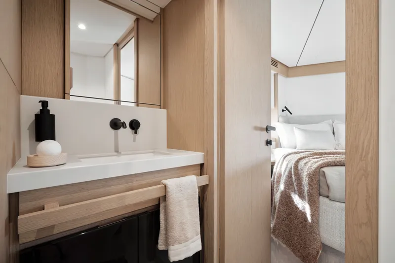 Slide: The Image of Azimut 62 FLY 2026 - 6109860