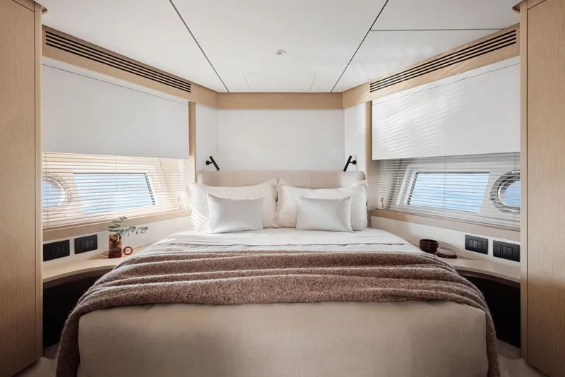 Slide: The Image of Azimut 62 FLY 2026 - 6109861