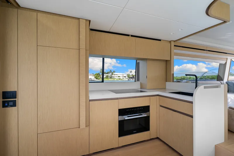 Slide: The Image of Azimut FLY 62 2026 - 6205536