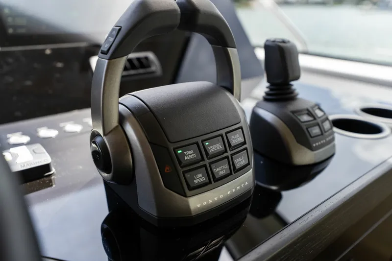 Slide: The Image of Azimut FLY 62 2026 - 6205540