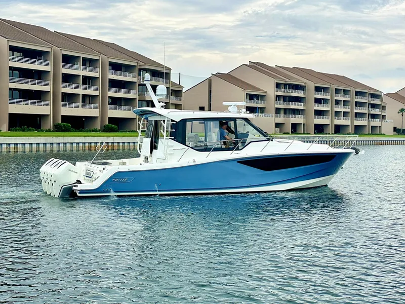 The Image of Boston Whaler 405 Conquest 2023 - 6110022