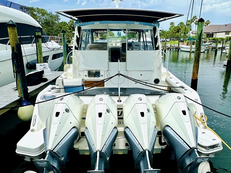 Slide: The Image of Boston Whaler 405 Conquest 2023 - 6110032