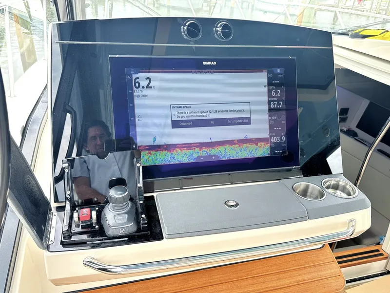 Slide: The Image of Boston Whaler 405 Conquest 2023 - 6110047