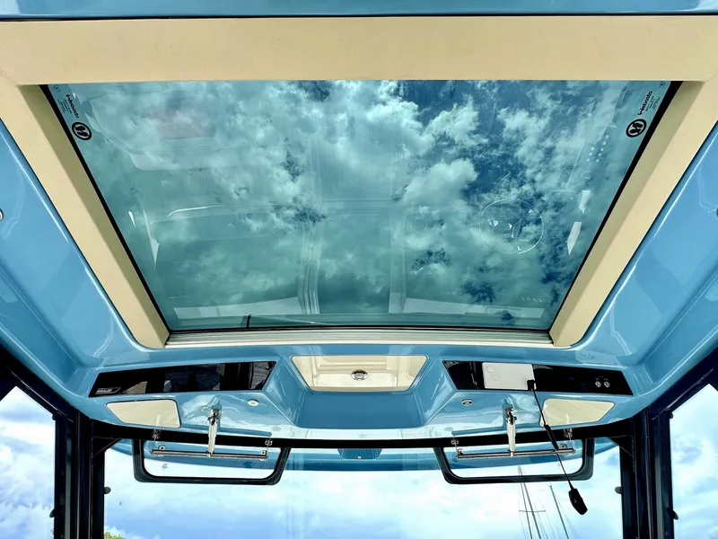 Slide: The Image of Boston Whaler 405 Conquest 2023 - 6110050