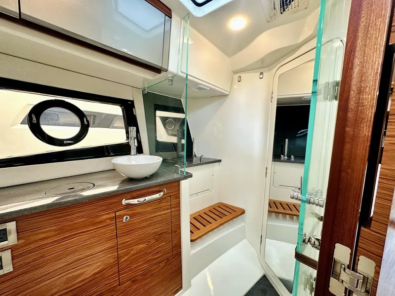Slide: The Image of Boston Whaler 405 Conquest 2023 - 6110068