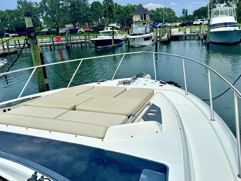 Slide: The Image of Boston Whaler 405 Conquest 2023 - 6110026