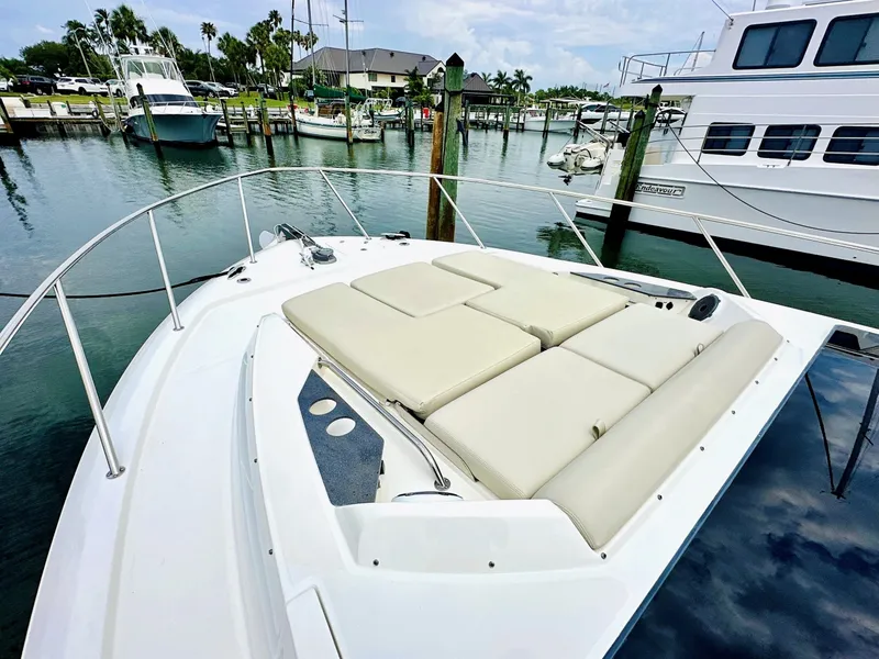 Slide: The Image of Boston Whaler 405 Conquest 2023 - 6110028