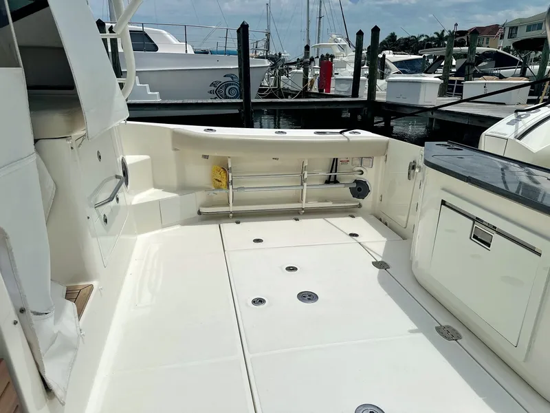 Slide: The Image of Boston Whaler 405 Conquest 2023 - 6110029