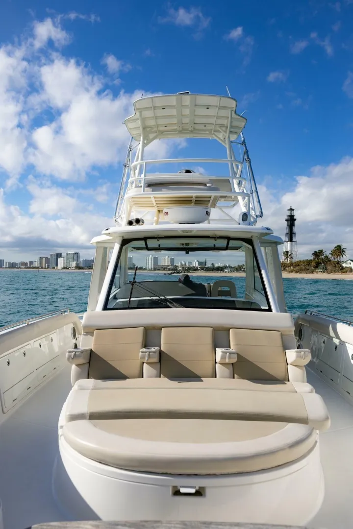 Slide: The Image of Boston Whaler 42 2017 - 6110550