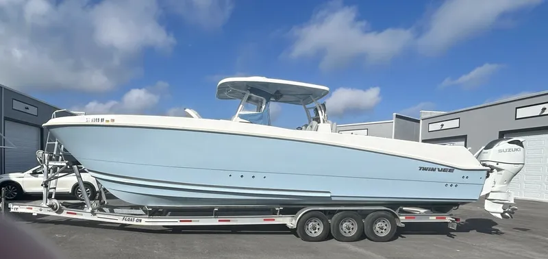 The Image of Twin Vee 340 GFX 2023 - 6113548
