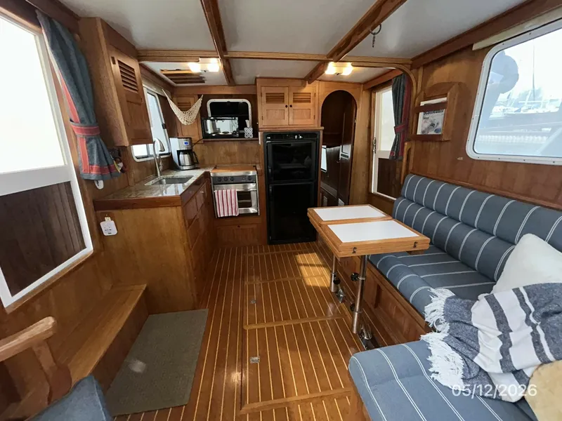 Slide: The Image of 36' Monk salon aft - 6112334