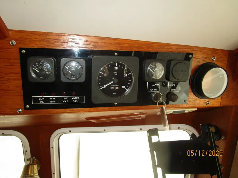 Slide: The Image of 36' Monk lower helm engine panel - 6112315