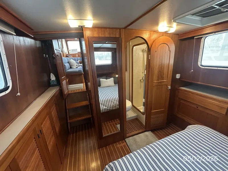 Slide: The Image of 36' Monk master stateroom forward - 6112320