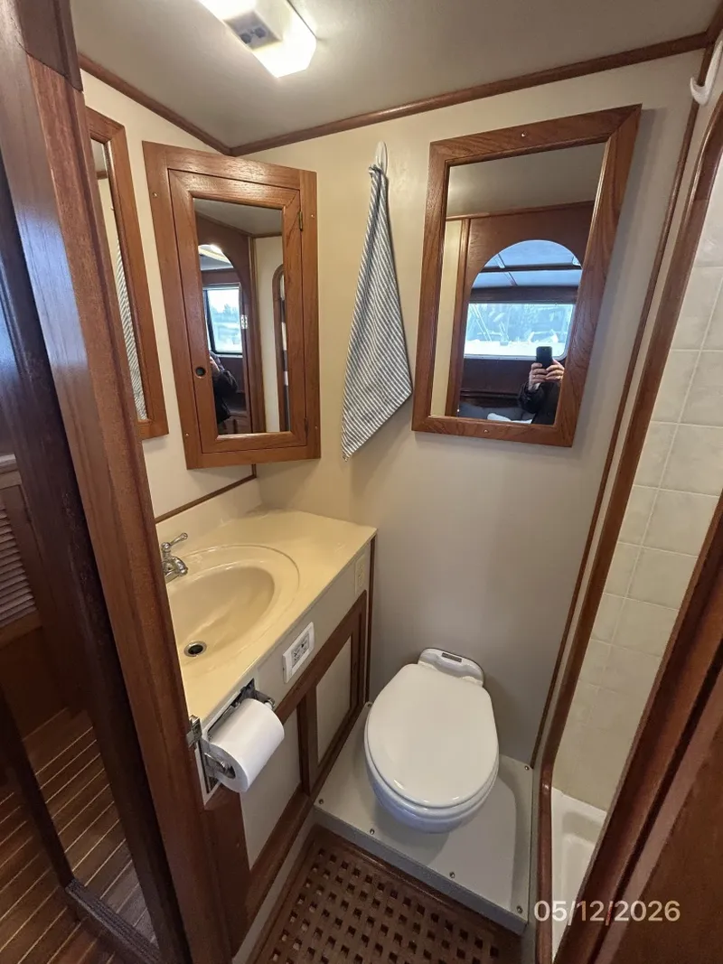 Slide: The Image of 36' Monk master stateroom head - 6112321