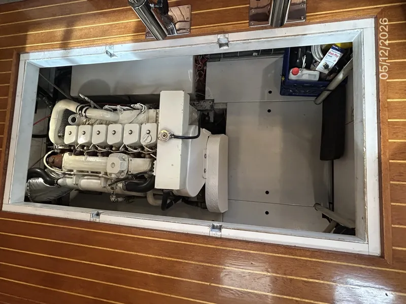 Slide: The Image of 36' Monk engine room access - 6112285