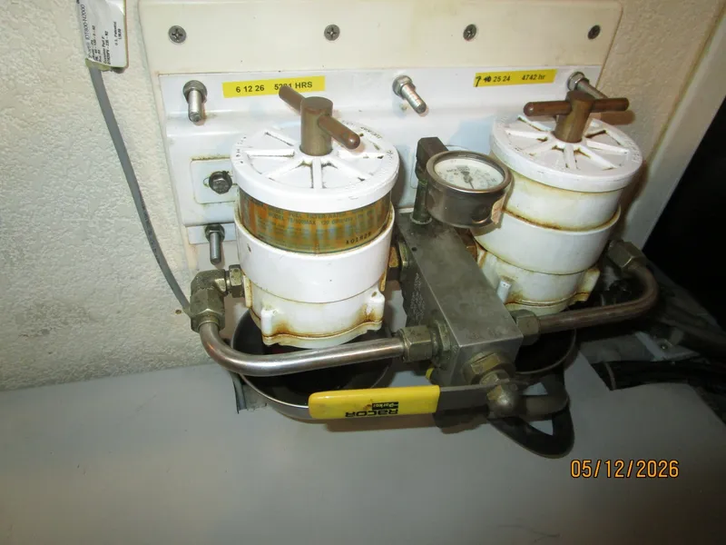 Slide: The Image of 36' Monk Racor fuel filters - 6112333
