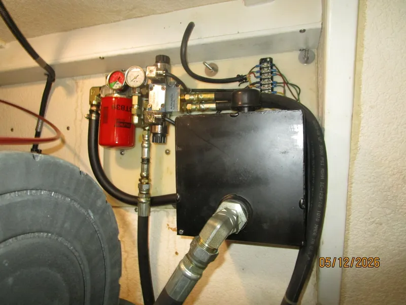 Slide: The Image of 36' Monk stern thruster hydraulic system - 6112349
