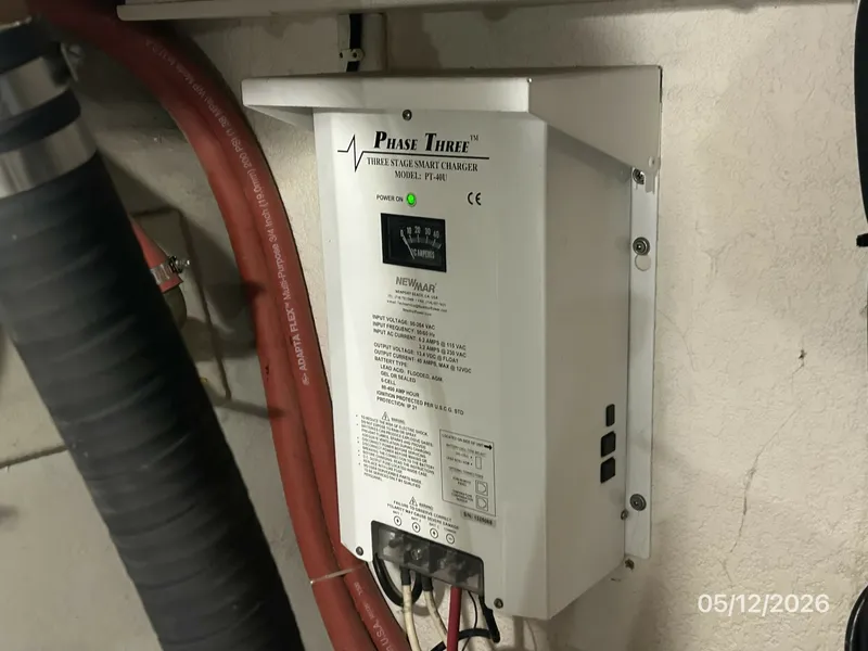 Slide: The Image of 36' Monk battery charger - 6112283