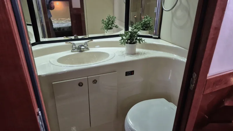 Slide: The Image of Guest Head with Shower - 6112993