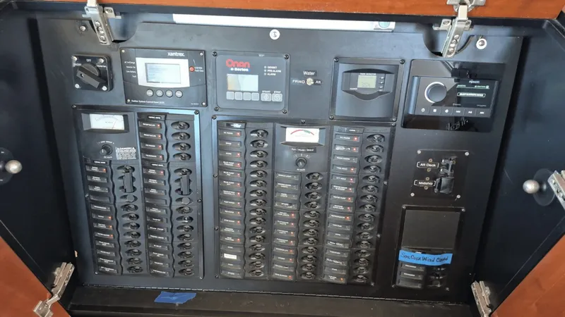Slide: The Image of Electrical Panel - 6113005