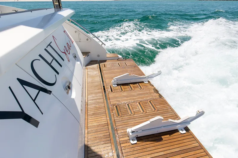 Slide: The Image of Azimut 60 FLY 2019 - 6113047