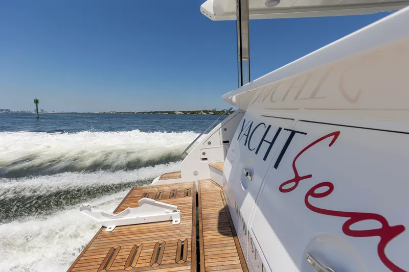 Slide: The Image of Azimut 60 FLY 2019 - 6113048