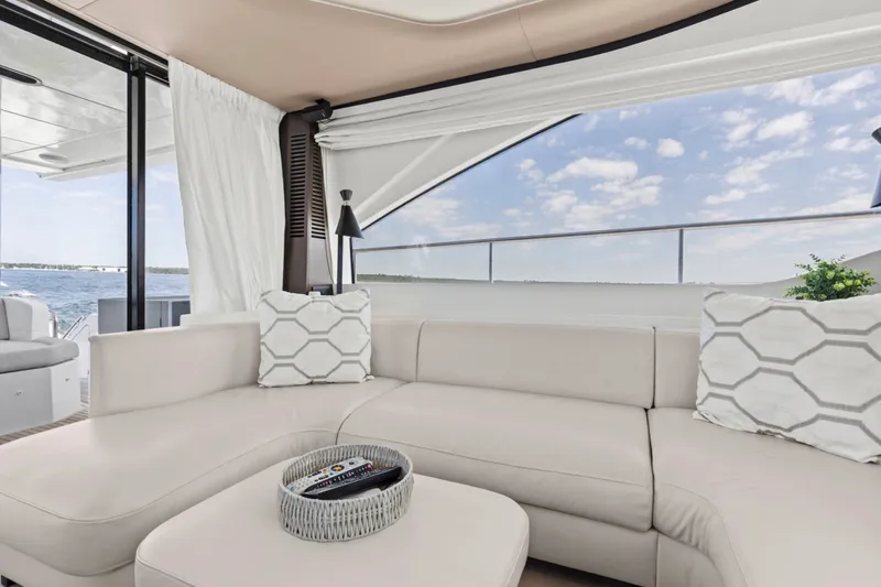 Slide: The Image of Azimut 60 FLY 2019 - 6113065