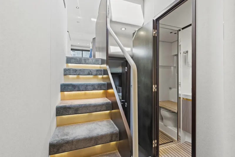 Slide: The Image of Azimut 60 FLY 2019 - 6113079