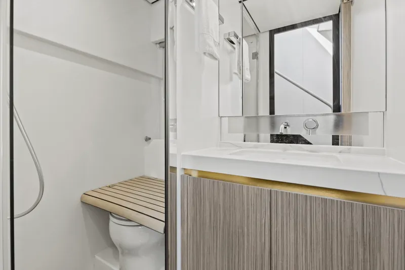 Slide: The Image of Azimut 60 FLY 2019 - 6113089