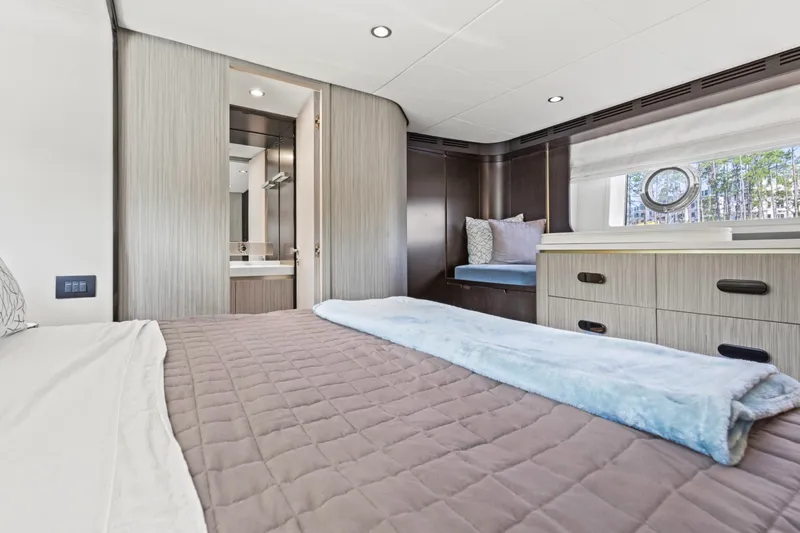 Slide: The Image of Azimut 60 FLY 2019 - 6113090
