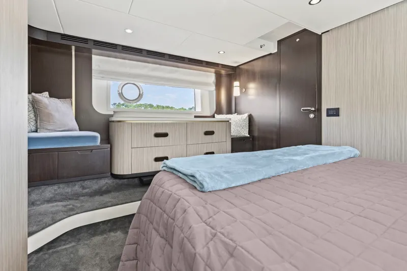 Slide: The Image of Azimut 60 FLY 2019 - 6113091