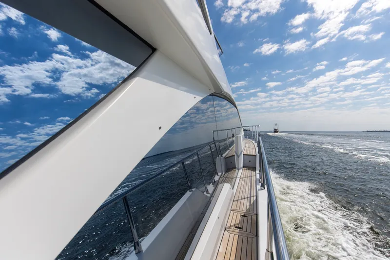 Slide: The Image of Azimut 60 FLY 2019 - 6113092