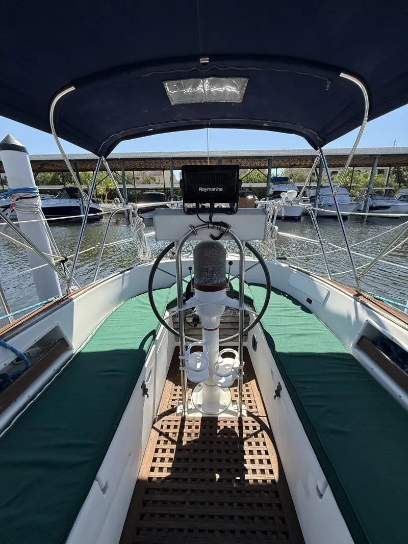 Slide: The Image of Pacific Seacraft 34 1987 - 6142000