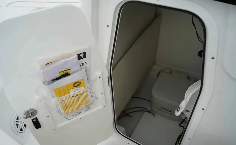 Slide: The Image of Sea Hunt Ultra 235SE 2026 - 6114094