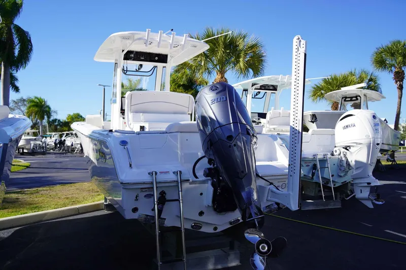 Slide: The Image of Sea Hunt Ultra 235SE 2026 - 6114084