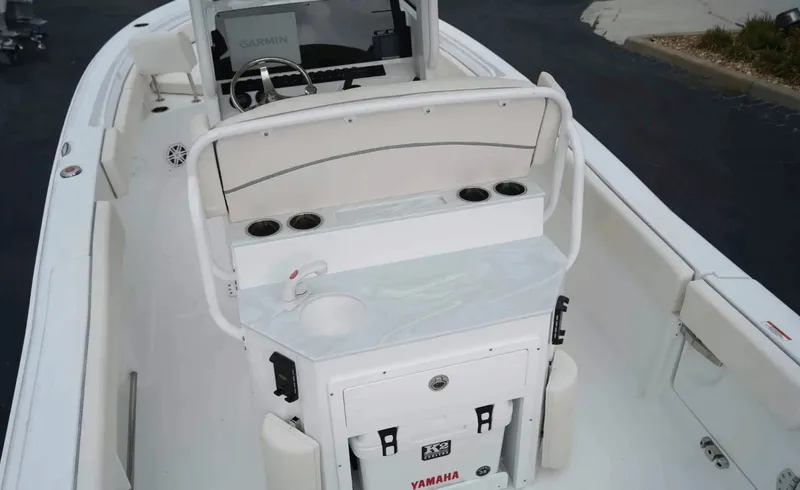 Slide: The Image of Sea Hunt Ultra 235SE 2026 - 6114085