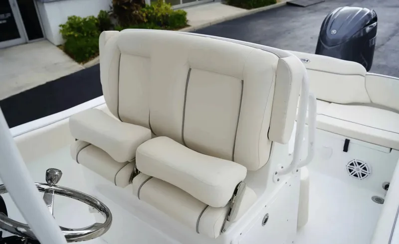 Slide: The Image of Sea Hunt Ultra 235SE 2026 - 6114086