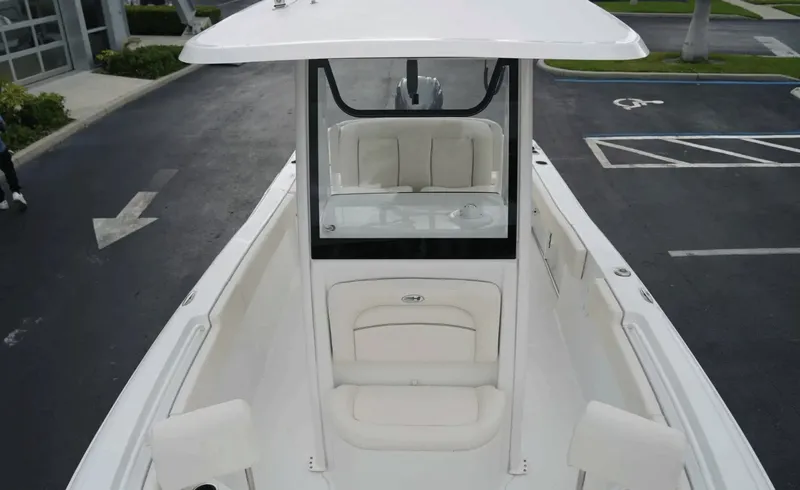 Slide: The Image of Sea Hunt Ultra 235SE 2026 - 6114088