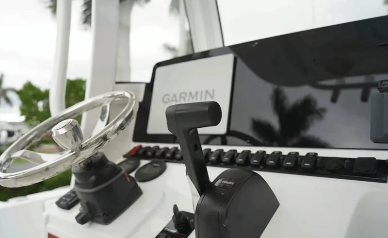 Slide: The Image of Sea Hunt Ultra 235SE 2026 - 6114091