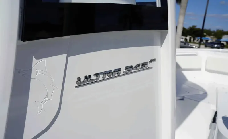Slide: The Image of Sea Hunt Ultra 245SE 2026 - 6114627