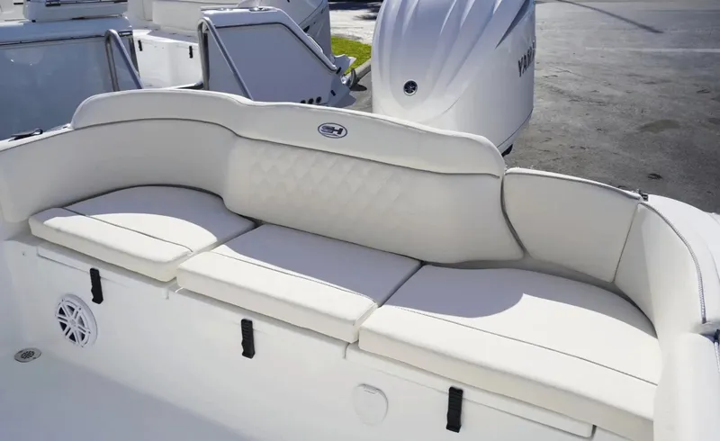 Slide: The Image of Sea Hunt Ultra 245SE 2026 - 6114615
