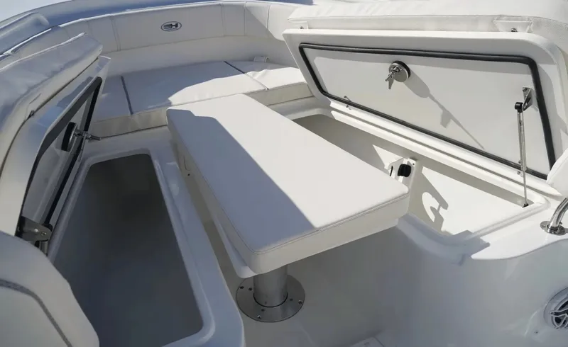 Slide: The Image of Sea Hunt Ultra 305SE 2026 - 6114665