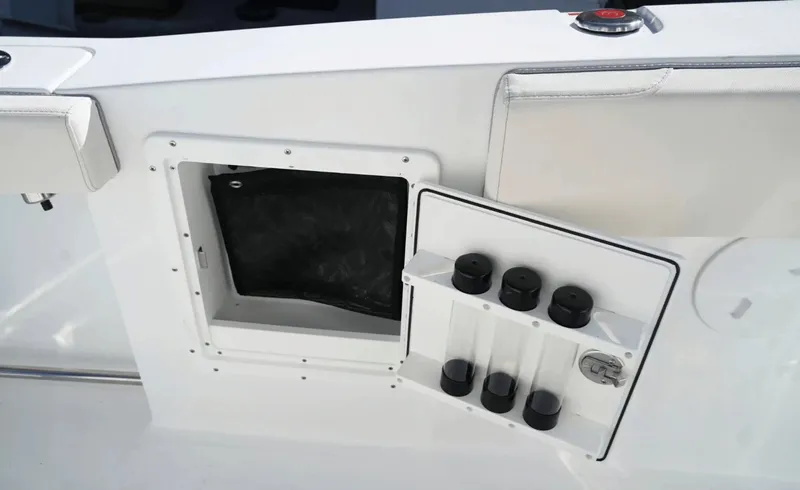 Slide: The Image of Sea Hunt Ultra 305SE 2026 - 6114672