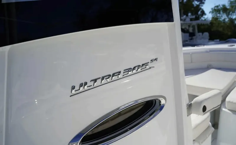 Slide: The Image of Sea Hunt Ultra 305SE 2026 - 6114676