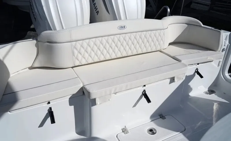 Slide: The Image of Sea Hunt Ultra 305SE 2026 - 6114653