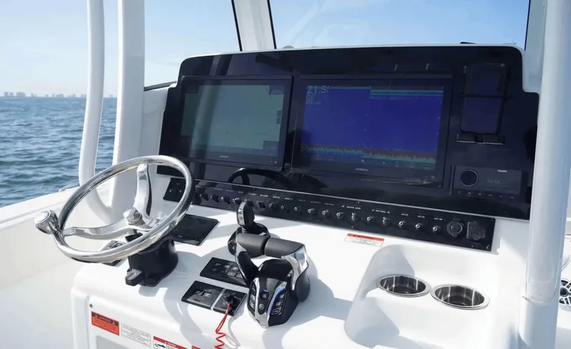 Slide: The Image of Sea Hunt Ultra 305SE 2026 - 6114658