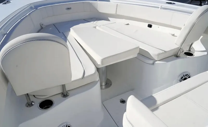 Slide: The Image of Sea Hunt Ultra 305SE 2026 - 6114661